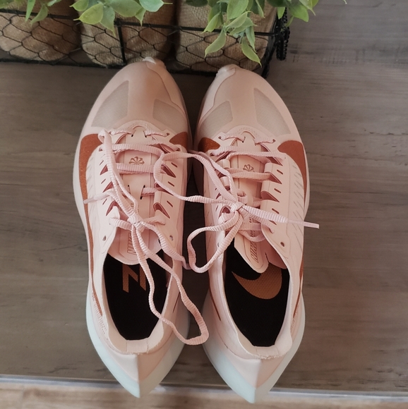 Womens Nike Zoom Gravity Pink Sneakers - Picture 6 of 7